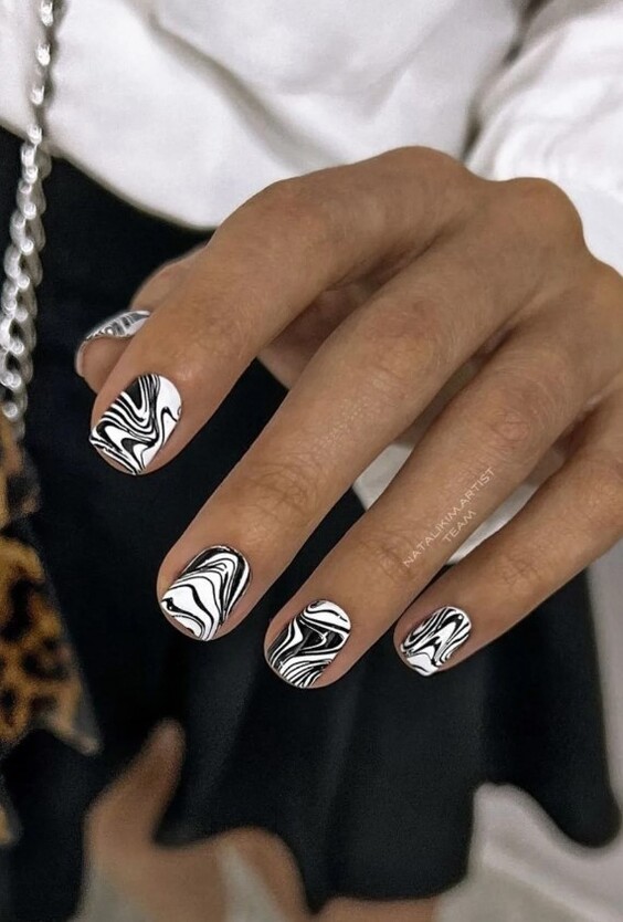 Осінній манікюр 2026 на короткі нігті: новинки, фото ідей %D0%B0%D0%B1%D1%81%D1%82%D1%80%D0%B0%D0%BA%D1%86%D0%B8%D1%8F2 8, 76, Осінній манікюр 2026 на короткі нігті: новинки, фото ідей Осінній манікюр