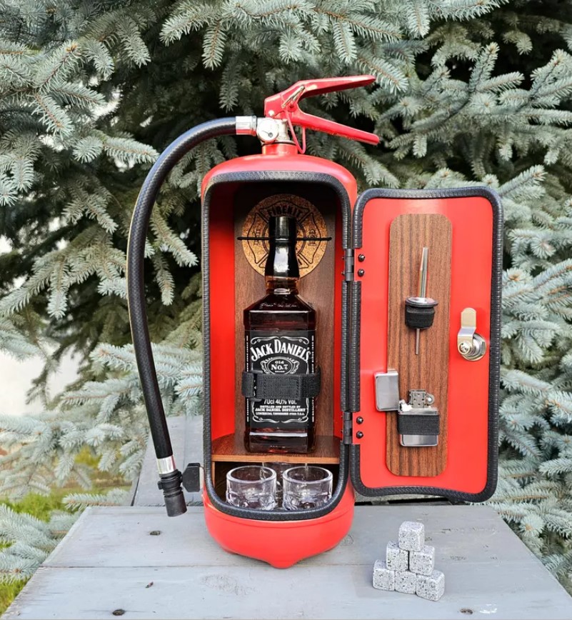 Що подарувати чоловікові на Новий 2026? 105 ідей потрібних, теплих, кумедних, оригінальних подарунків %D0%B1%D0%B0%D1%80, 17, Що подарувати чоловікові на Новий 2026? 105 ідей потрібних, теплих, кумедних, оригінальних подарунків Що подарувати чоловікові