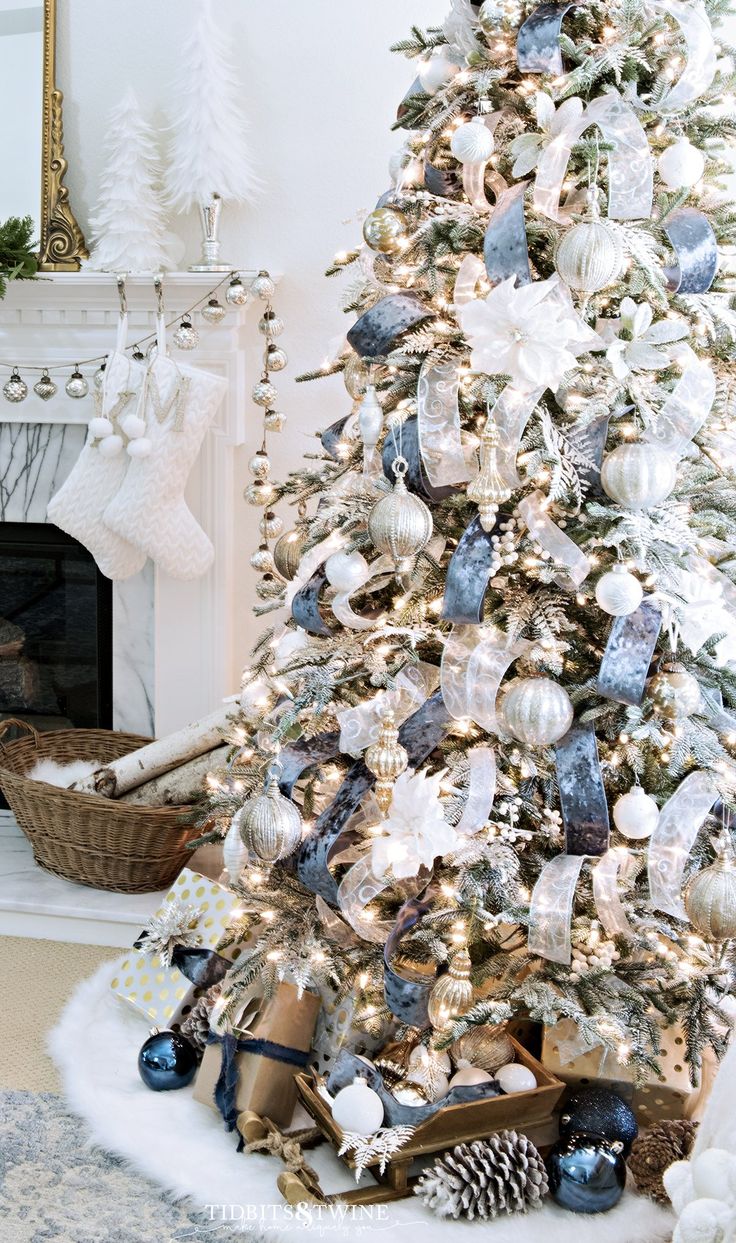 Як прикрасити ялинку на Новий рік, в якому кольорі та стилі? Фото ідей %D0%B1%D0%B5%D0%BB%D1%8B%D0%B9 3, 20, Як прикрасити ялинку на Новий рік, в якому кольорі та стилі? Фото ідей как нарядить елку