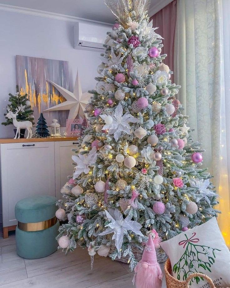 Рожева ялинка на Новий рік-2026: як нарядити красиво та зі смаком %D0%B1%D0%B5%D0%BB, 8, Рожева ялинка на Новий рік-2026: як нарядити красиво та зі смаком рожева ялинка
