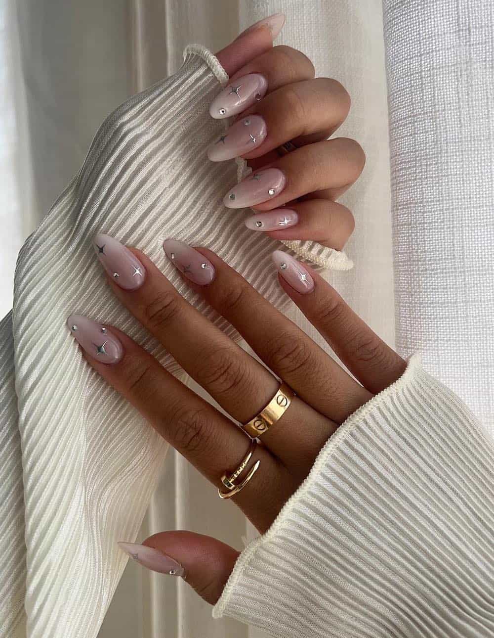 Який манкіюр у моді цієї зими? Класика, тренди, новинки – 75 фото %D0%B1%D0%BB%D0%B5%D1%81%D1%82%D0%BA%D0%B8, 17, Який манкіюр у моді цієї зими? Класика, тренди, новинки – 75 фото маникюр