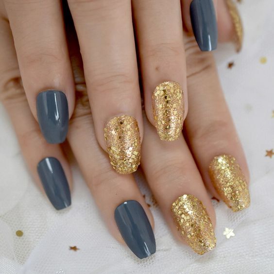 Новорічний манікюр: тренди, які захочеться повторити! Велика добірка фото %D0%B1%D0%BB%D0%B5%D1%81%D1%82%D0%BA%D0%B8, 138, Новорічний манікюр: тренди, які захочеться повторити! Велика добірка фото новогодний маникюр