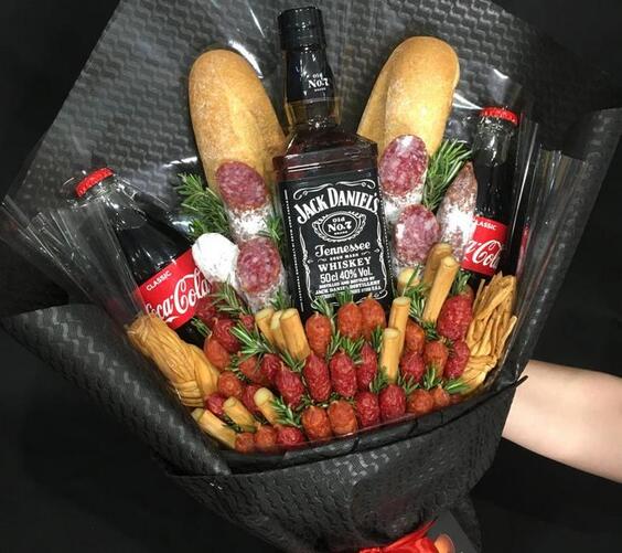 Що подарувати чоловікові на Новий 2026? 105 ідей потрібних, теплих, кумедних, оригінальних подарунків %D0%B1%D1%83%D0%BA%D0%B5%D1%82, 20, Що подарувати чоловікові на Новий 2026? 105 ідей потрібних, теплих, кумедних, оригінальних подарунків Що подарувати чоловікові