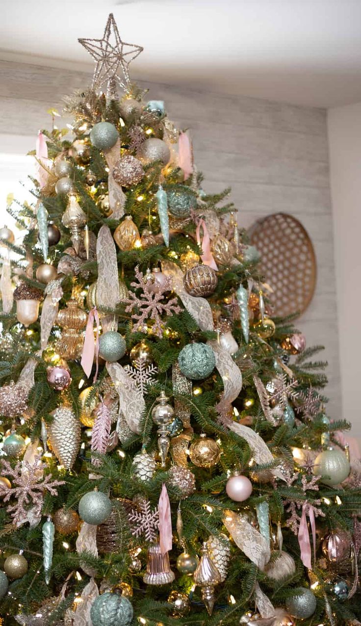 Рожева ялинка на Новий рік-2026: як нарядити красиво та зі смаком %D0%B7%D0%B5%D0%BB%D0%B5%D0%BD%D0%B0%D1%8F, 33, Рожева ялинка на Новий рік-2026: як нарядити красиво та зі смаком рожева ялинка