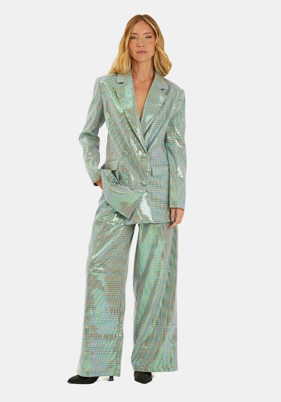 Колір Нового року 2026: у чому зустрічати і що краще вдягнути? Поради чоловікам, жінкам, за знаком зодіаку %D0%B7%D0%B5%D0%BB%D0%B5%D0%BD2 8, 4, Колір Нового року 2026: у чому зустрічати і що краще вдягнути? Поради чоловікам, жінкам, за знаком зодіаку Новий рік