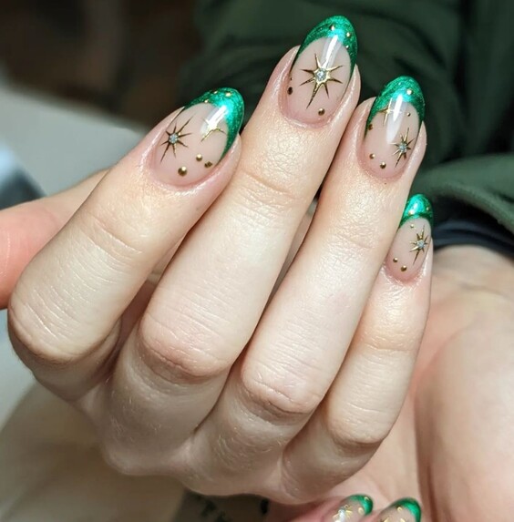 Новорічний манікюр: тренди, які захочеться повторити! Велика добірка фото %D0%B7%D0%B5%D0%BB%D0%B5%D0%BD6 16, 9, Новорічний манікюр: тренди, які захочеться повторити! Велика добірка фото новогодний маникюр