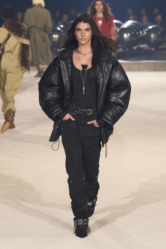 Будьте в тренді цієї зими! Модні жіночі зимові пуховики 2025-2026: новинки, фото %D0%BA%D0%BE%D0%B6%D0%B02 8, 36, Будьте в тренді цієї зими! Модні жіночі зимові пуховики 2025-2026: новинки, фото модные пуховики