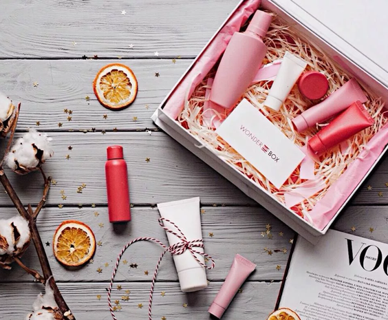 Що подарувати дівчині до Нового року? Оригінальні ідеї щодо хобі, віку, способу життя %D0%BA%D0%BE%D1%81%D0%BC%D0%B5%D1%82%D0%B8%D0%BA%D0%B0, 17, Що подарувати дівчині до Нового року? Оригінальні ідеї щодо хобі, віку, способу життя Що можна подарувати дівчині на Новий рік