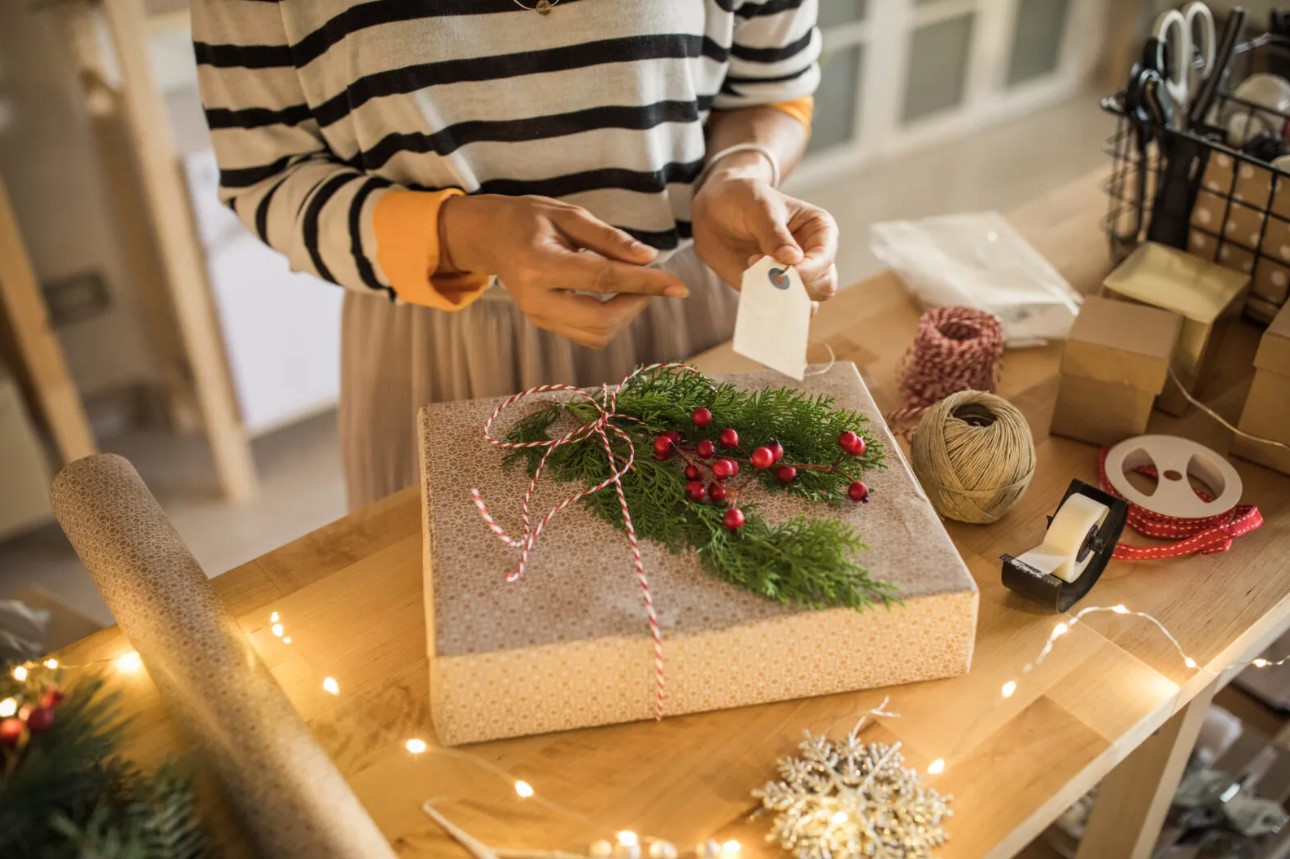 Що можна подарувати мамі на Новий Рік-2026? 120 теплих та затишних ідей %D0%BC%D0%B0%D0%BC%D0%B55 18, 2, Що можна подарувати мамі на Новий Рік-2026? 120 теплих та затишних ідей мамі на Новий рік