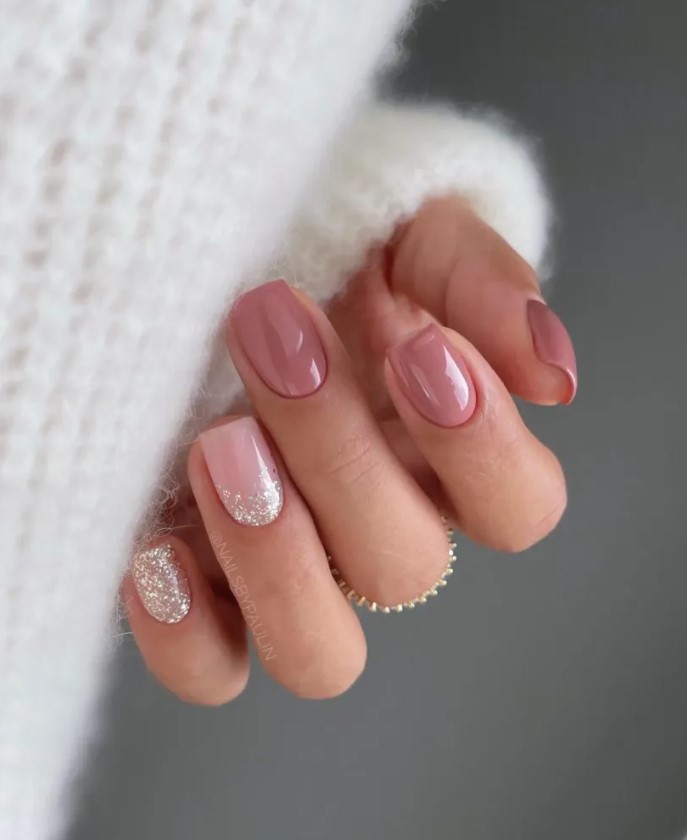 Осінній манікюр 2026 на короткі нігті: новинки, фото ідей %D0%BD%D0%B5%D0%B6%D0%BD%D1%8B%D0%B9 %D1%80%D0%BE%D0%B7, 89, Осінній манікюр 2026 на короткі нігті: новинки, фото ідей Осінній манікюр