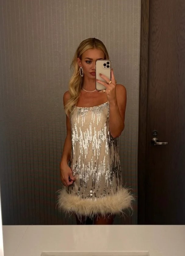 Колір Нового року 2026: у чому зустрічати і що краще вдягнути? Поради чоловікам, жінкам, за знаком зодіаку %D0%BF%D0%BB%D0%B0%D1%82%D1%8C%D0%B5 %D0%B7%D0%BE%D0%BB%D0%BE%D1%82%D0%BE, 10, Колір Нового року 2026: у чому зустрічати і що краще вдягнути? Поради чоловікам, жінкам, за знаком зодіаку Новий рік