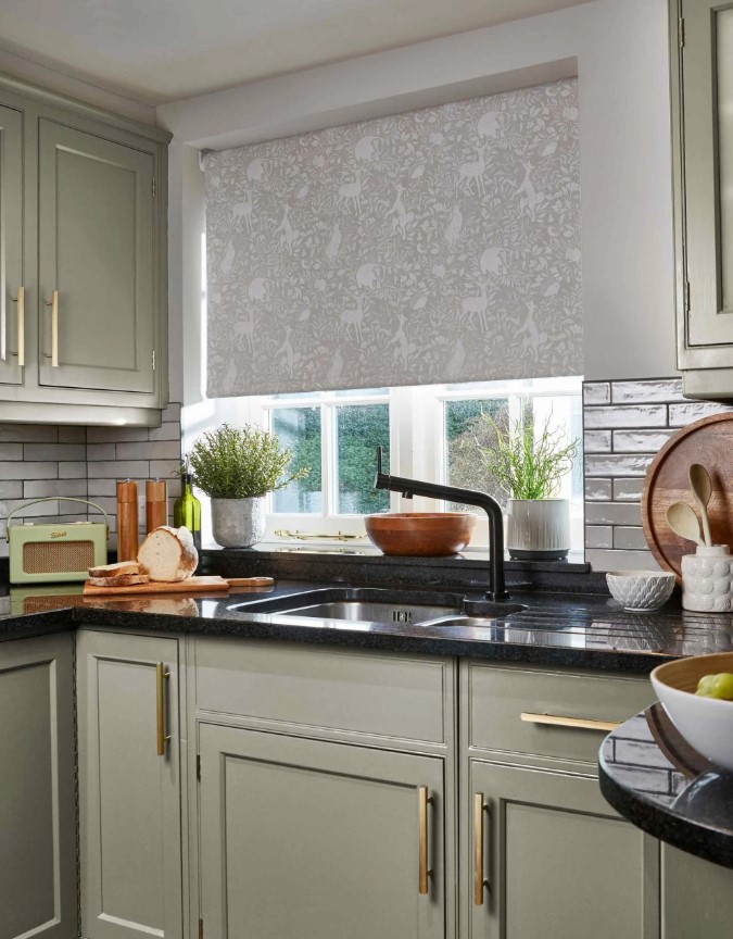 Як вибрати штори на кухні? Сучасні матеріали, дизайн, фото %D1%80%D1%83%D0%BB%D0%BE%D0%BD4 18, 22, Як вибрати штори на кухні? Сучасні матеріали, дизайн, фото шторы на кухню