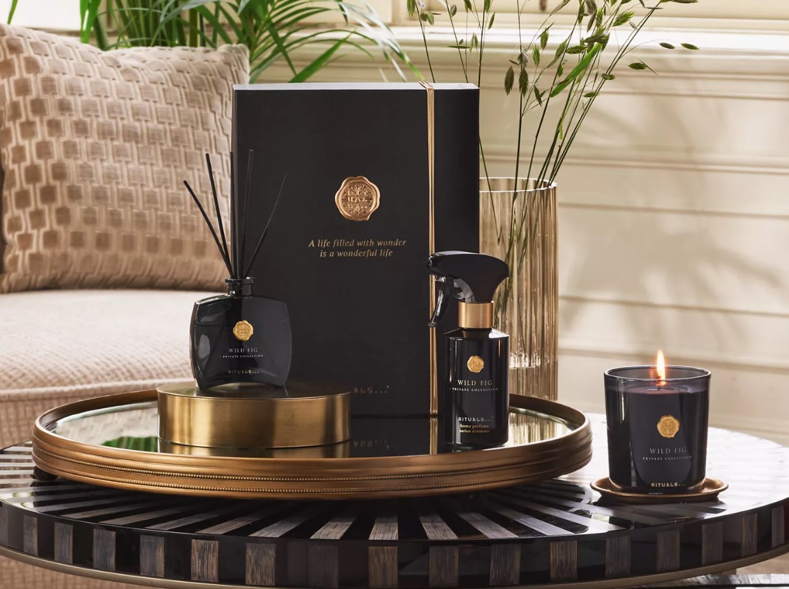 Що можна подарувати мамі на Новий Рік-2026? 120 теплих та затишних ідей %D1%81%D0%B2%D0%B5%D1%87%D0%B8 1, 4, Що можна подарувати мамі на Новий Рік-2026? 120 теплих та затишних ідей мамі на Новий рік