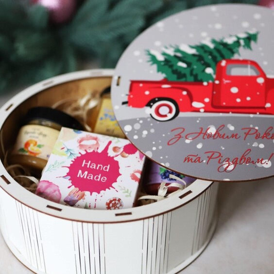 Що подарувати чоловікові на Новий 2026? 105 ідей потрібних, теплих, кумедних, оригінальних подарунків %D1%81%D0%BB%D0%B0%D0%B4%D0%BE%D1%81%D1%82%D0%B82 9, 11, Що подарувати чоловікові на Новий 2026? 105 ідей потрібних, теплих, кумедних, оригінальних подарунків Що подарувати чоловікові