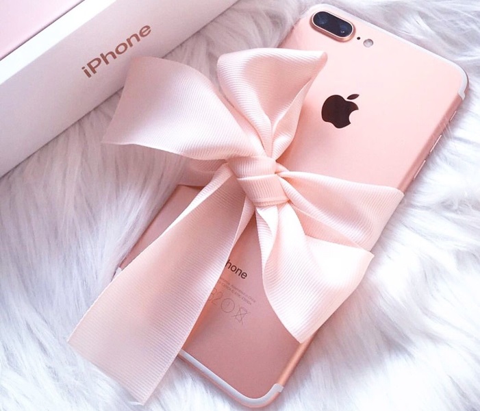 Що можна подарувати мамі на Новий Рік-2026? 120 теплих та затишних ідей %D1%81%D0%BC%D0%B0%D1%80%D1%82%D1%84%D0%BE%D0%BD, 22, Що можна подарувати мамі на Новий Рік-2026? 120 теплих та затишних ідей мамі на Новий рік