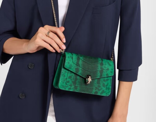 Що можна подарувати мамі на Новий Рік-2026? 120 теплих та затишних ідей %D1%81%D1%83%D0%BC%D0%BA%D0%B0 1, 14, Що можна подарувати мамі на Новий Рік-2026? 120 теплих та затишних ідей мамі на Новий рік