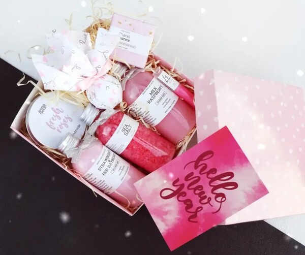 Що подарувати дівчині до Нового року? Оригінальні ідеї щодо хобі, віку, способу життя %D1%83%D1%85%D0%BE%D0%B4, 16, Що подарувати дівчині до Нового року? Оригінальні ідеї щодо хобі, віку, способу життя Що можна подарувати дівчині на Новий рік