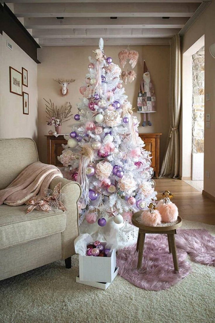 Рожева ялинка на Новий рік-2026: як нарядити красиво та зі смаком %D1%84%D0%B8%D0%BE%D0%BB%D0%B5%D1%82 1, 31, Рожева ялинка на Новий рік-2026: як нарядити красиво та зі смаком рожева ялинка