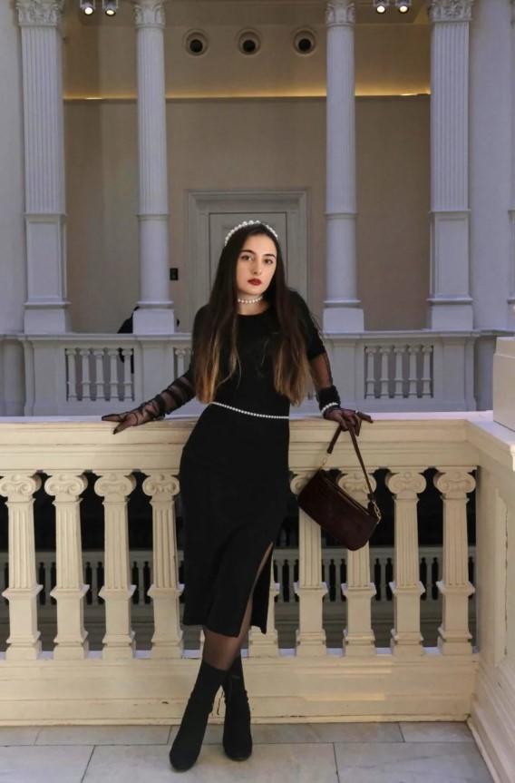 Колір Нового року 2026: у чому зустрічати і що краще вдягнути? Поради чоловікам, жінкам, за знаком зодіаку %D1%87%D0%B5%D1%80%D0%BD%D0%BE%D0%B5 %D0%BF%D0%BB%D0%B0%D1%82%D1%8C%D0%B5, 67, Колір Нового року 2026: у чому зустрічати і що краще вдягнути? Поради чоловікам, жінкам, за знаком зодіаку Новий рік