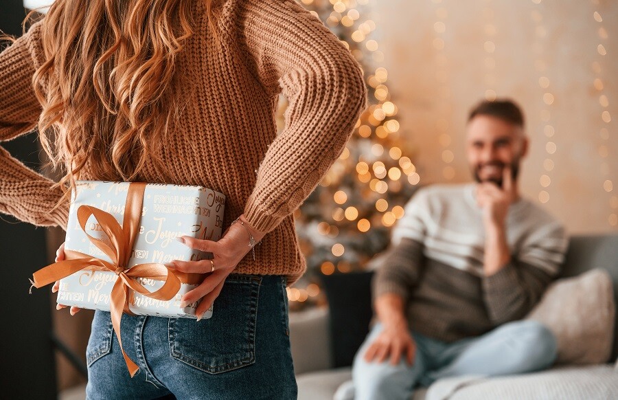 Що подарувати чоловікові на Новий 2026? 105 ідей потрібних, теплих, кумедних, оригінальних подарунків e1733949467698, 1, Що подарувати чоловікові на Новий 2026? 105 ідей потрібних, теплих, кумедних, оригінальних подарунків Що подарувати чоловікові