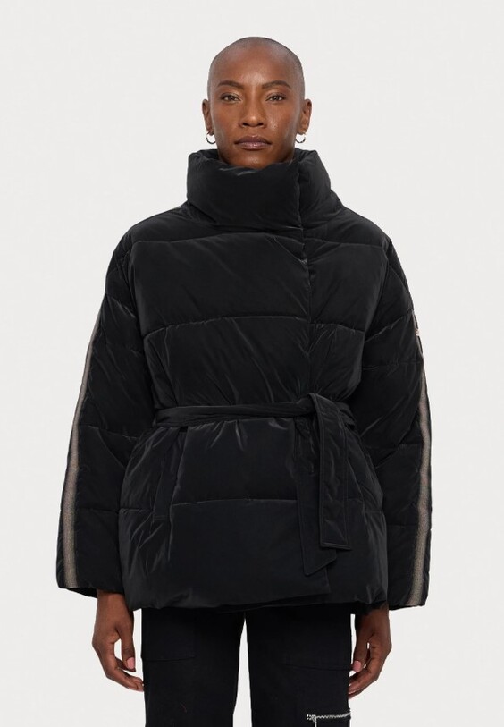 Будьте в тренді цієї зими! Модні жіночі зимові пуховики 2025-2026: новинки, фото 11 13, 78, Будьте в тренді цієї зими! Модні жіночі зимові пуховики 2025-2026: новинки, фото модные пуховики