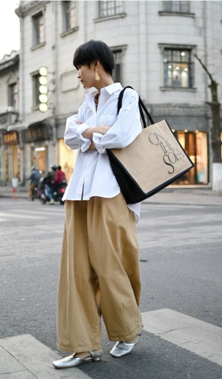 Стильні жіночі образи з білою сорочкою: як носити та з чим поєднувати – поради, ідеї, фото 12 23, 4, Стильні жіночі образи з білою сорочкою: як носити та з чим поєднувати – поради, ідеї, фото образы