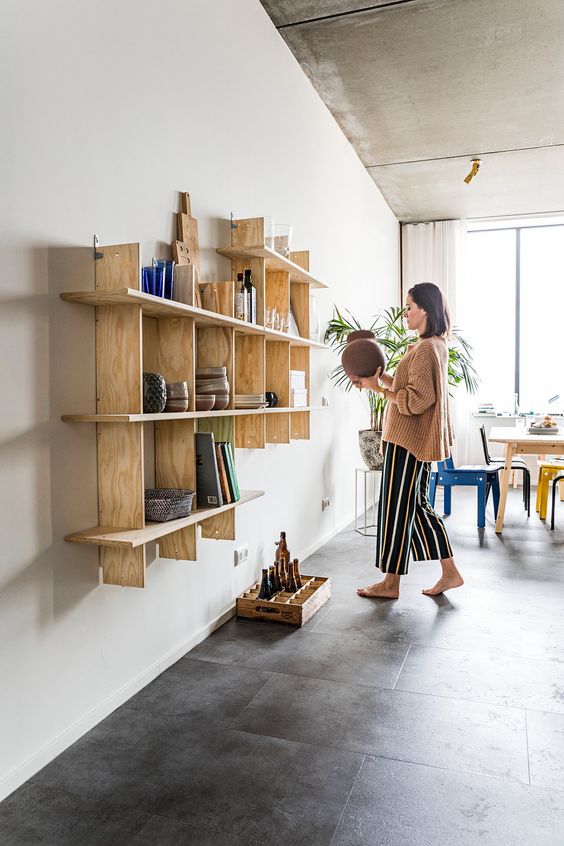 Полиці на стіну у квартирі: види, матеріали, способи розміщення 161, 63, Полиці на стіну у квартирі: види, матеріали, способи розміщення полки на стену