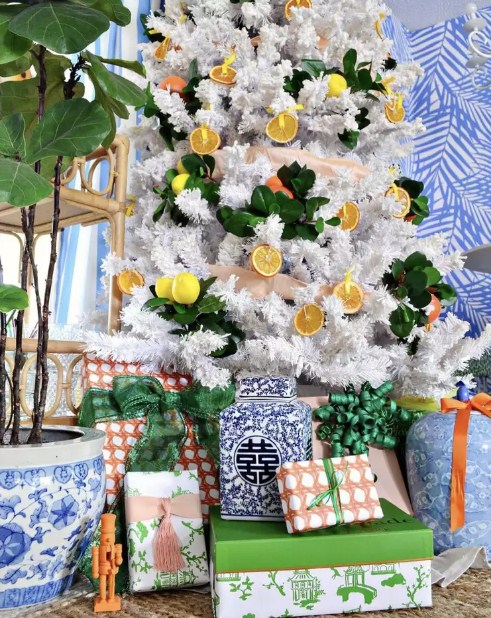 Як прикрасити білу ялинку красиво: 35 крутих ідей! Фото та поради 1 27, 20, Як прикрасити білу ялинку красиво: 35 крутих ідей! Фото та поради Як прикрасити білу ялинку