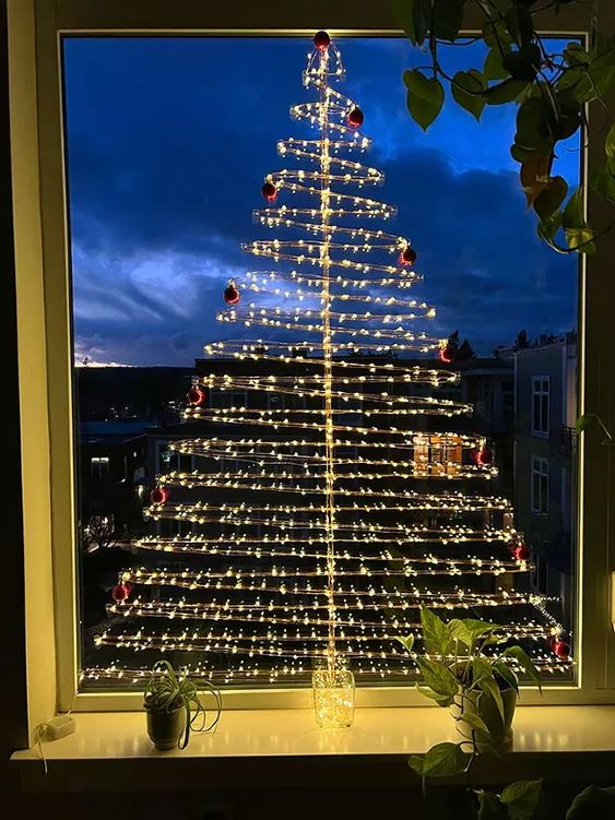 Як повісити гірлянду на вікно красиво: види гірлянд, способи кріплення, фото ідей 1 43 2, 10, Як повісити гірлянду на вікно красиво: види гірлянд, способи кріплення, фото ідей Як повісити гірлянду