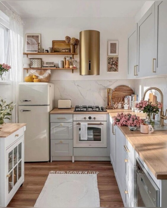 Дизайн маленької кухні: поради щодо оформлення та організації простору, фото 23 10 e1722435404822, 18, Дизайн маленької кухні: поради щодо оформлення та організації простору, фото дизайн маленькой кухни