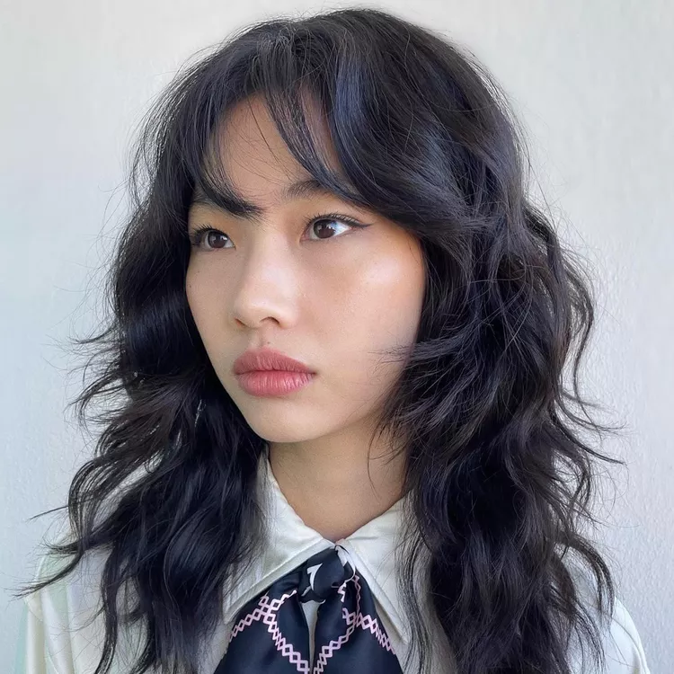 Модні жіночі стрижки з чубчиком на середнє волосся: за типом волосся та формою обличчя. Назви з фото 3 1, 5, Модні жіночі стрижки з чубчиком на середнє волосся: за типом волосся та формою обличчя. Назви з фото стрижки с челкой