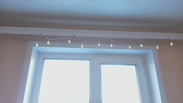 Як повісити гірлянду на вікно красиво: види гірлянд, способи кріплення, фото ідей 35, 3, Як повісити гірлянду на вікно красиво: види гірлянд, способи кріплення, фото ідей Як повісити гірлянду