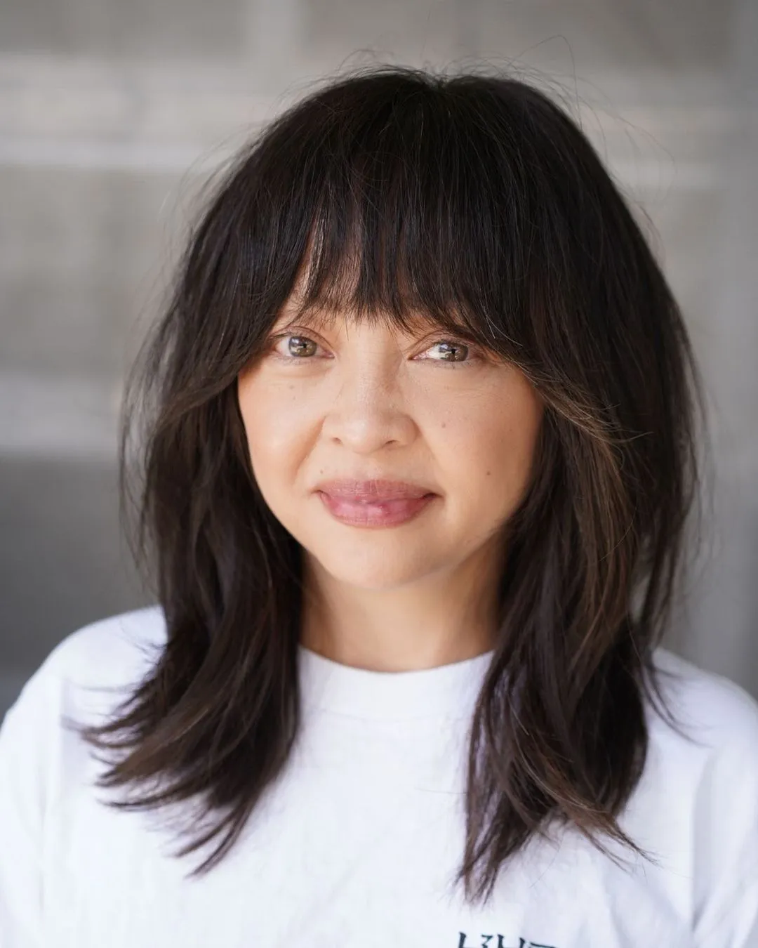 Модні жіночі стрижки з чубчиком на середнє волосся: за типом волосся та формою обличчя. Назви з фото 50, 56, Модні жіночі стрижки з чубчиком на середнє волосся: за типом волосся та формою обличчя. Назви з фото стрижки с челкой