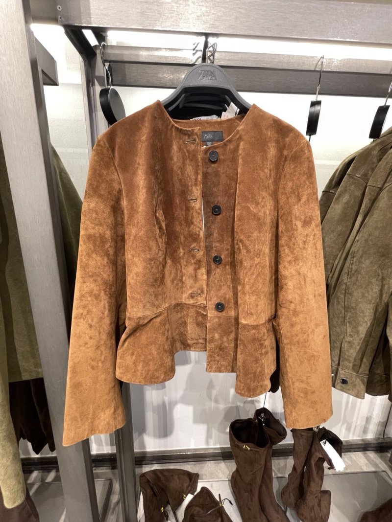 Тренди жіночих курток сезону осінь-зима 2025/2026: огляд модних магазинів 5431667985191403795, 40, Тренди жіночих курток сезону осінь-зима 2025/2026: огляд модних магазинів куртки