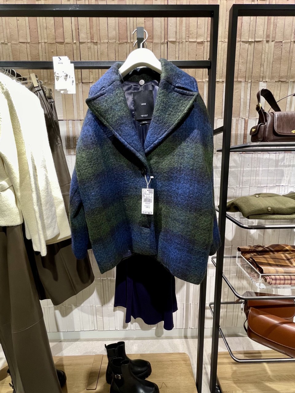 Осінь 2025: трендові жіночі пальта, які підкорюють серця та вулиці 5431667985191403826 1, 34, Осінь 2025: трендові жіночі пальта, які підкорюють серця та вулиці пальто