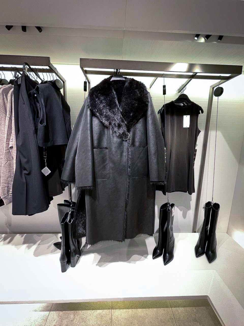 Осінь 2025: трендові жіночі пальта, які підкорюють серця та вулиці 5469638652889006522 2, 30, Осінь 2025: трендові жіночі пальта, які підкорюють серця та вулиці пальто