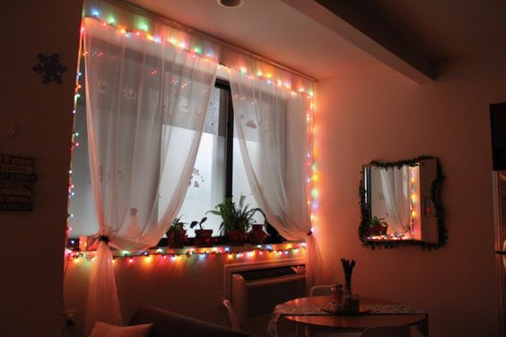 Як повісити гірлянду на вікно красиво: види гірлянд, способи кріплення, фото ідей 8b3c8d4514e56b9b7b7f4e582727cb7e, 20, Як повісити гірлянду на вікно красиво: види гірлянд, способи кріплення, фото ідей Як повісити гірлянду