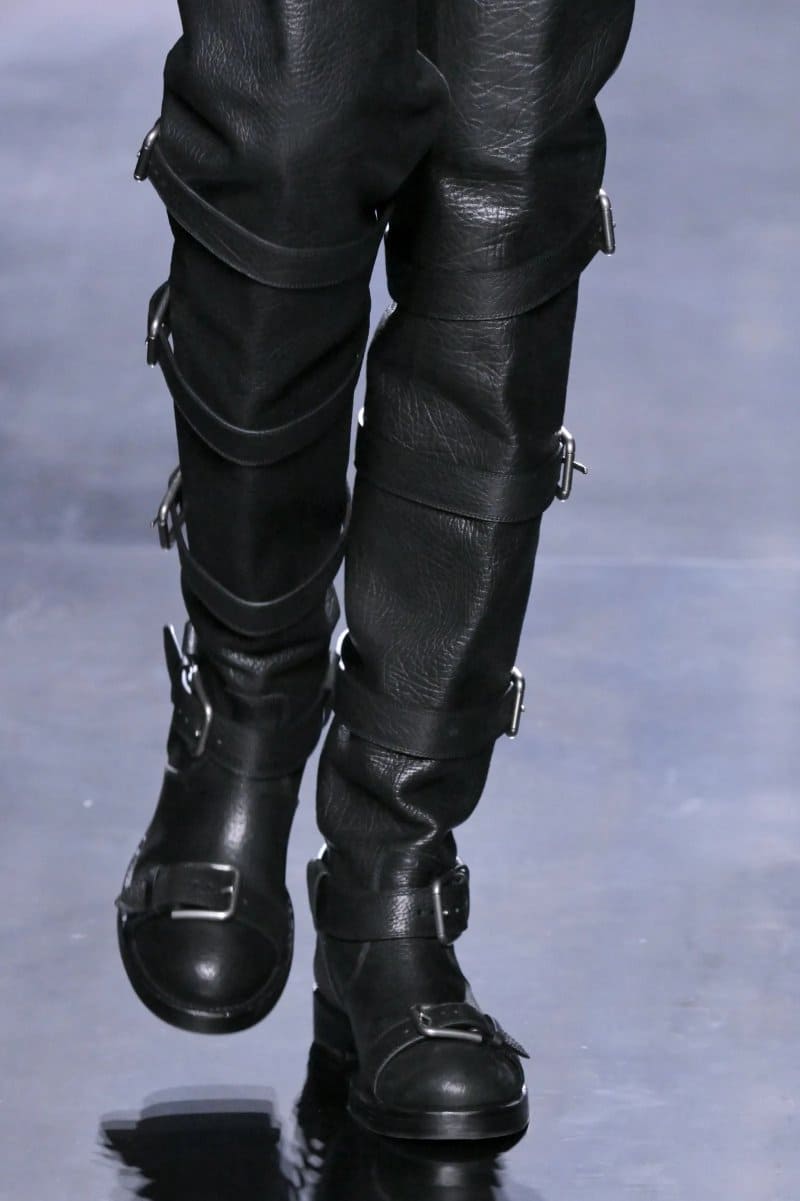 Модне жіноче взуття зима 2026: від чобіт-панчох до мілітарі 9 24, 2, Модне жіноче взуття зима 2026: від чобіт-панчох до мілітарі взуття