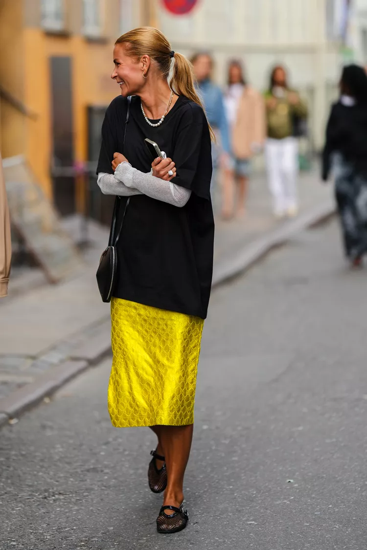 Спідниця-міді - тренд 2026: види, як підібрати по фігурі. З чим носити атласну та джинсову спідниці-міді? atlas4, 35, Спідниця-міді - тренд 2026: види, як підібрати по фігурі. З чим носити атласну та джинсову спідниці-міді? міді