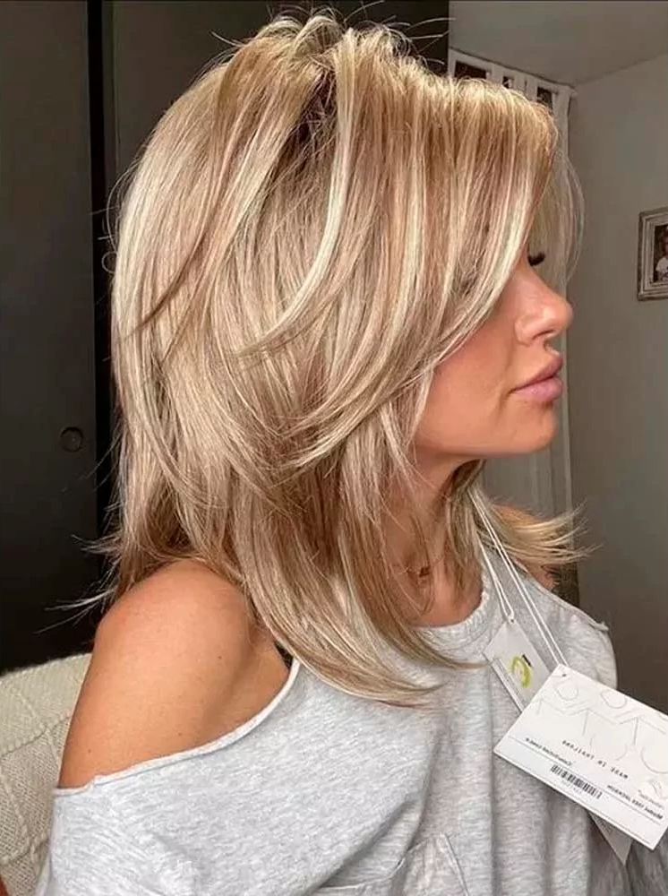 Модні жіночі стрижки з чубчиком на середнє волосся: за типом волосся та формою обличчя. Назви з фото avrora22, 23, Модні жіночі стрижки з чубчиком на середнє волосся: за типом волосся та формою обличчя. Назви з фото стрижки с челкой