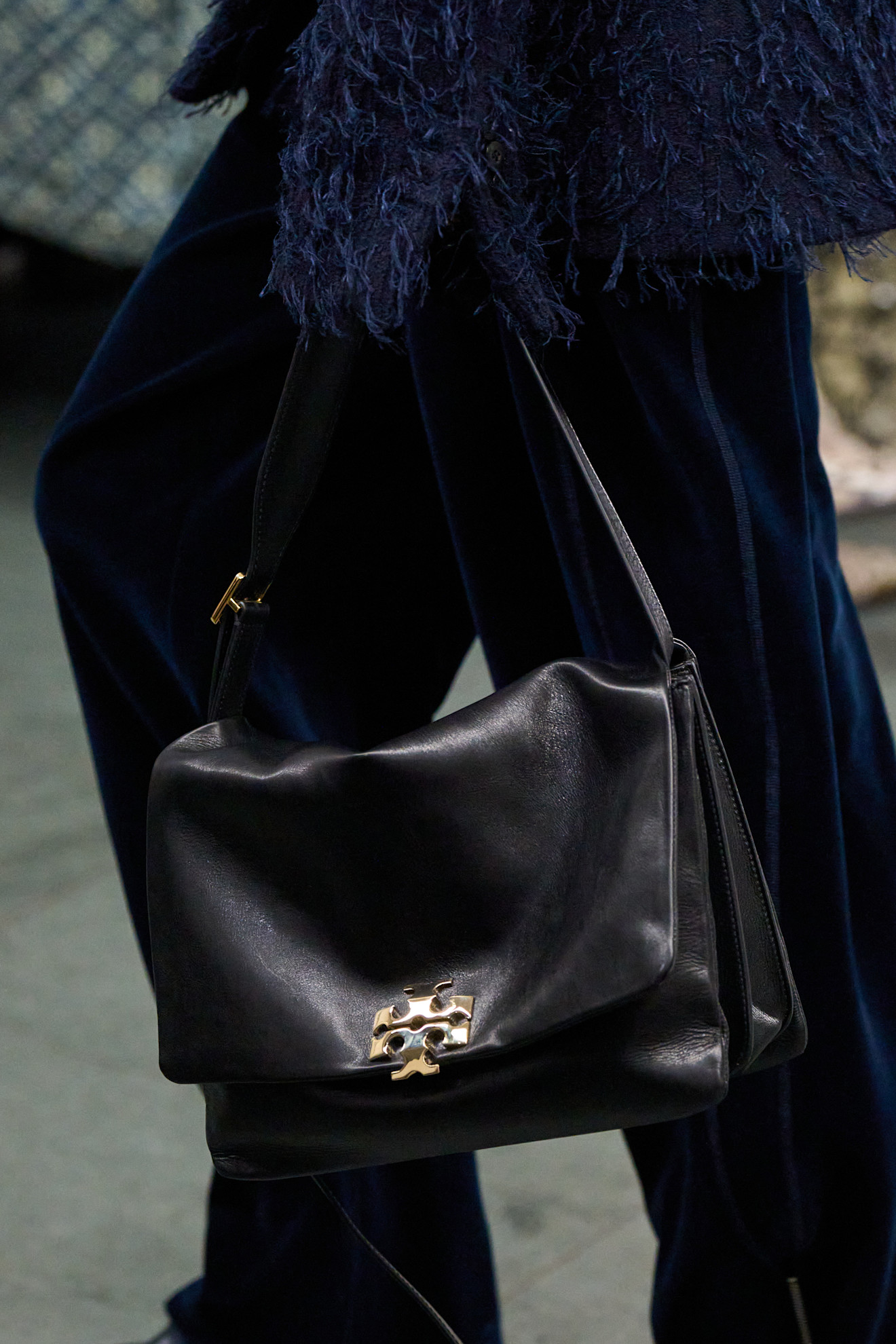 Модний код осені-зими 2025/2026: головні тренди жіночого одягу bag2, 39, Модний код осені-зими 2025/2026: головні тренди жіночого одягу тренды