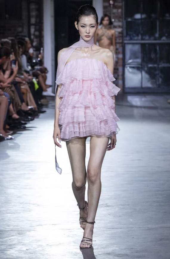 Тренди жіночого одягу весна-літо 2026: чим здивує новий сезон balet2, 41, Тренди жіночого одягу весна-літо 2026: чим здивує новий сезон тренды женской одежды