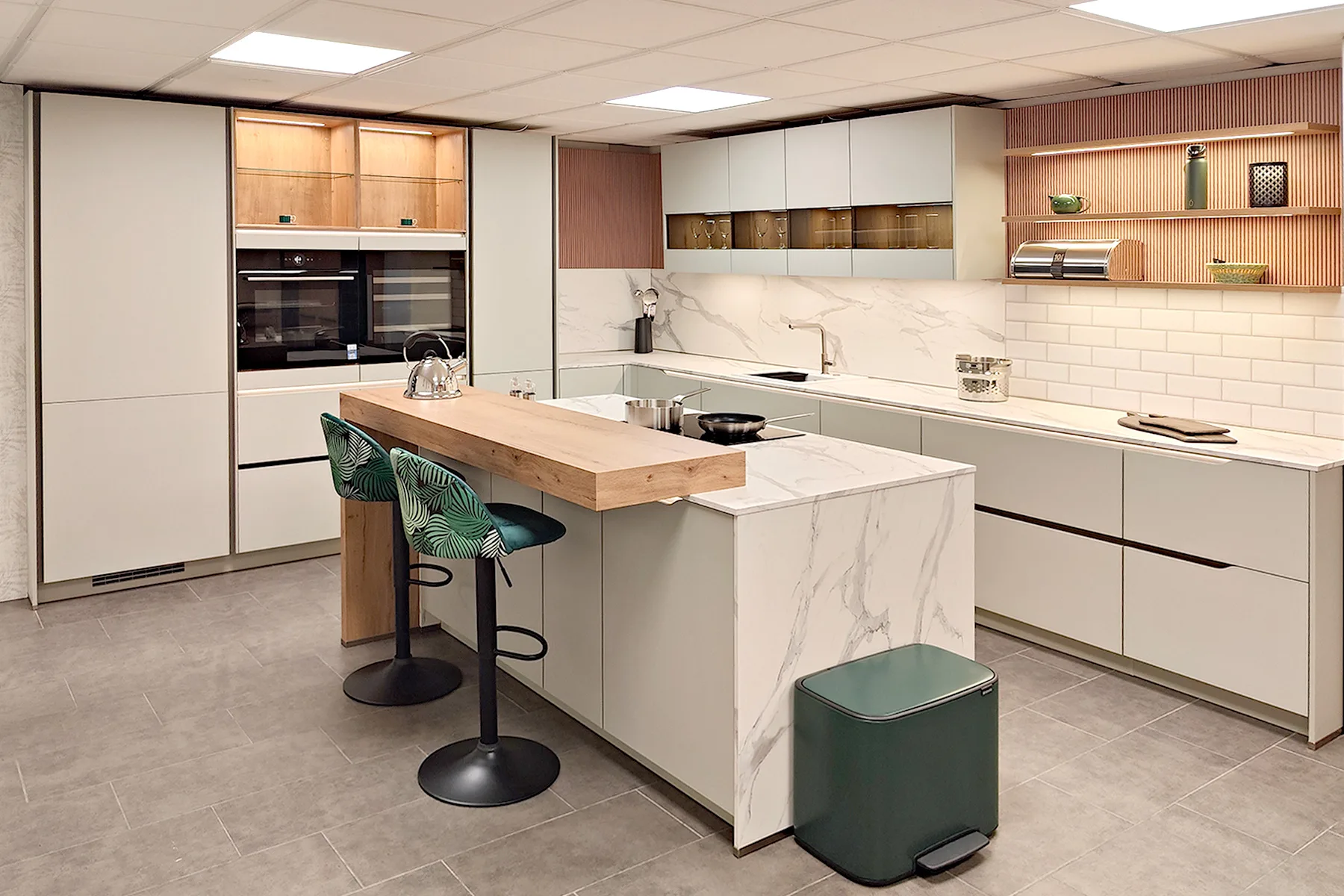 Тренди кухонь 2026 – обов'язкові ідеї для кухні мрії (фото) bar, 8, Тренди кухонь 2026 – обов'язкові ідеї для кухні мрії (фото) дизайн кухонь