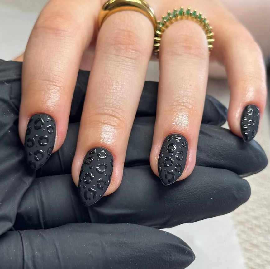 Манікюр мигдаль: розкішні та сміливі тенденції сезону (55 фото) black6, 7, Манікюр мигдаль: розкішні та сміливі тенденції сезону (55 фото) Мигдаль манікюр