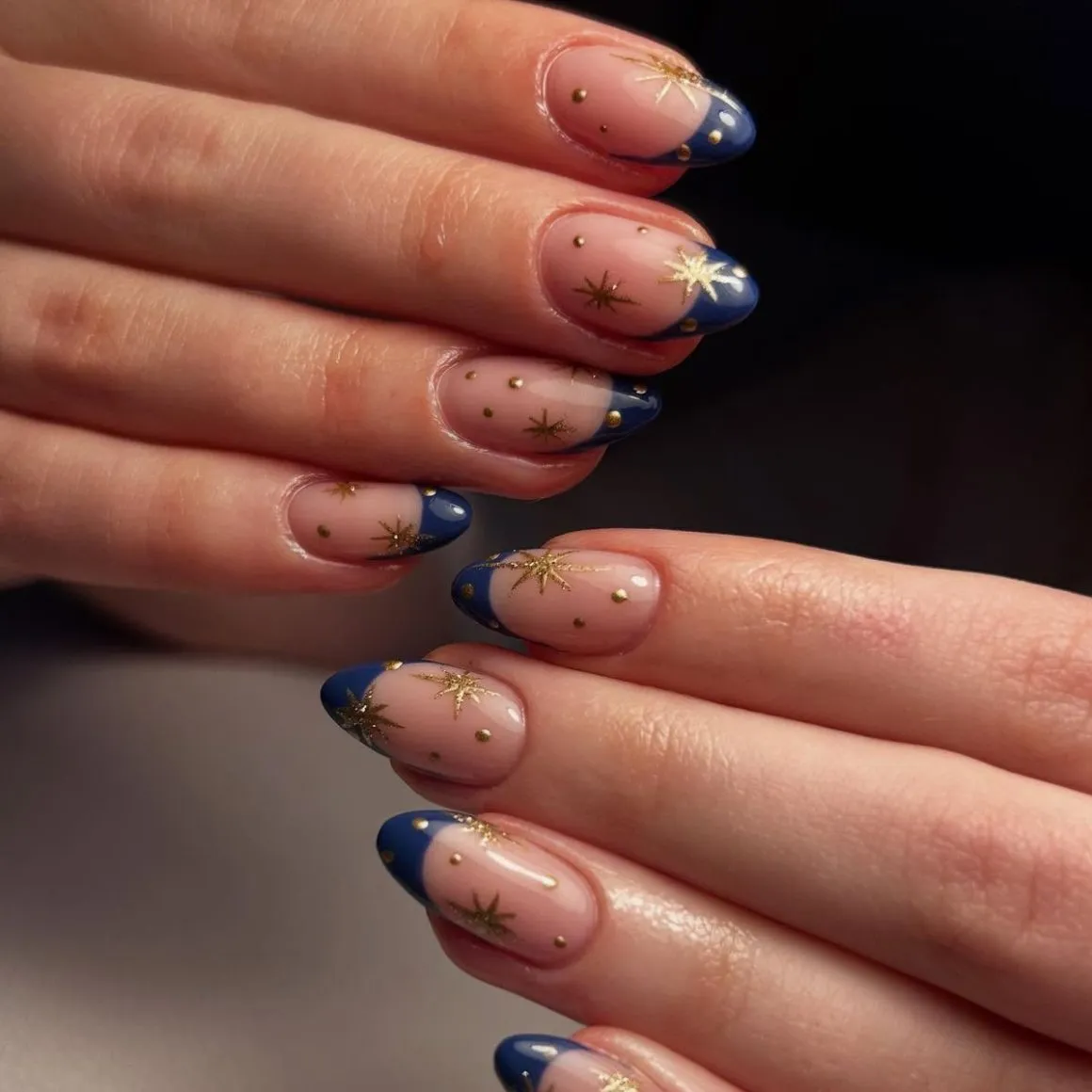 Магніт для грошей: ідеальний грошовий манікюр на листопад 2025 року. blue, 17, Магніт для грошей: ідеальний грошовий манікюр на листопад 2025 року. Грошовий манікюр