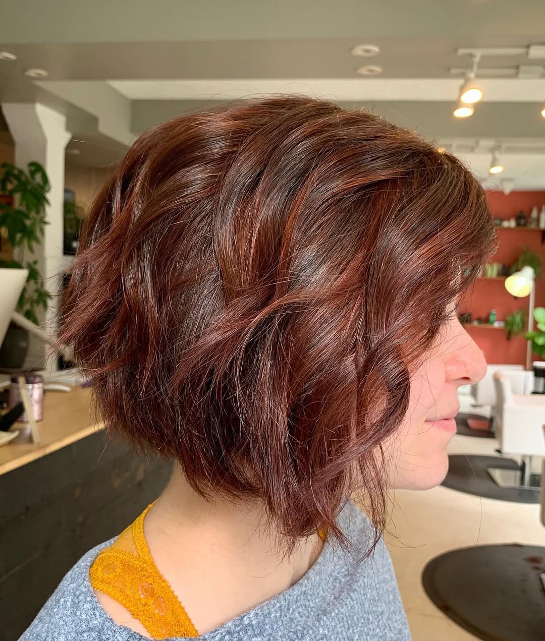 Кращі стрижки для кучериків у 2026 році: вибираємо за типом обличчя та довжиною волосся. bob asimmetrichnyj, 19, Кращі стрижки для кучериків у 2026 році: вибираємо за типом обличчя та довжиною волосся. стрижки