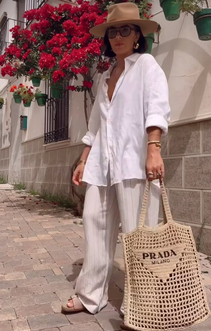Стильні жіночі образи з білою сорочкою: як носити та з чим поєднувати – поради, ідеї, фото boho5 e1747328098592, 28, Стильні жіночі образи з білою сорочкою: як носити та з чим поєднувати – поради, ідеї, фото образы
