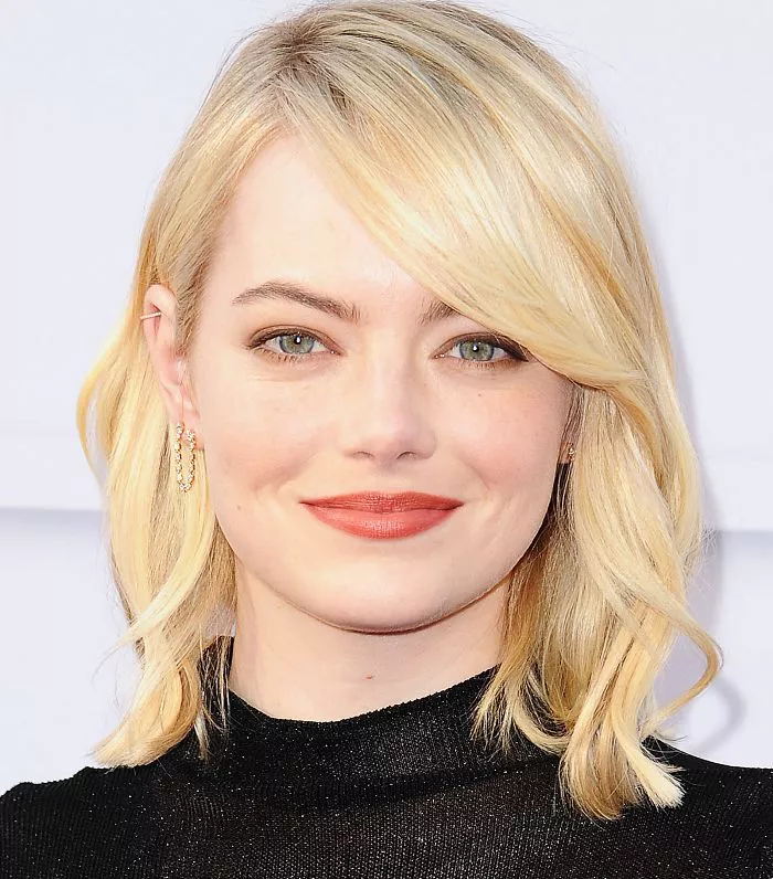 Модні жіночі стрижки з чубчиком на середнє волосся: за типом волосся та формою обличчя. Назви з фото Модна стрижка з бічним чубчиком