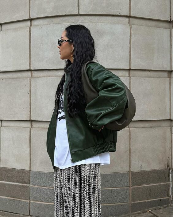 Які жіночі куртки модні восени? Гарячі тренди з фото bomber3, 23, Які жіночі куртки модні восени? Гарячі тренди з фото женские куртки