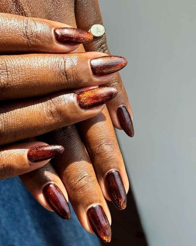 brown, 7, Секреты денежного маникюра: цвета и символы октября 2025 маникюр на октябрь